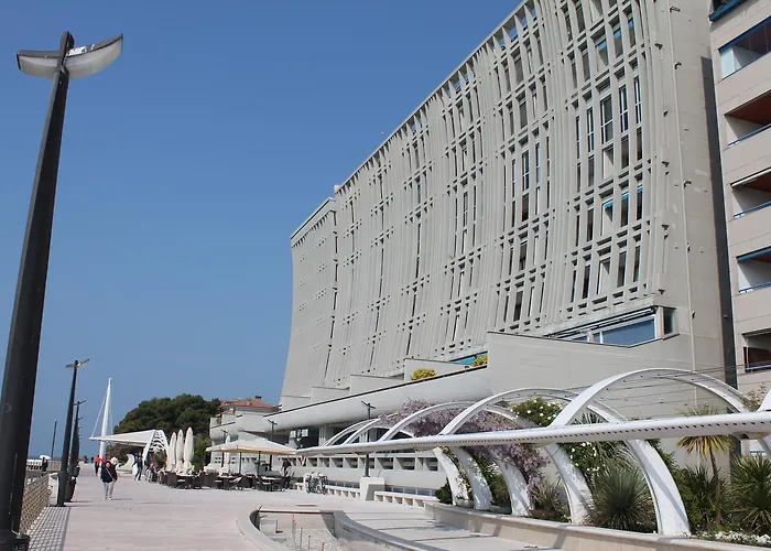 Zipser 23 شقة غرادو